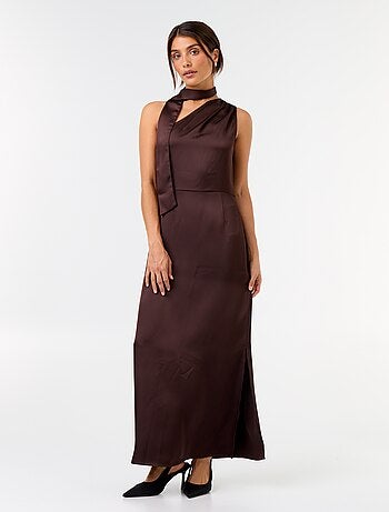 Vestido comprido com corte assimétrico