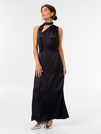 Vestido comprido com corte assimétrico