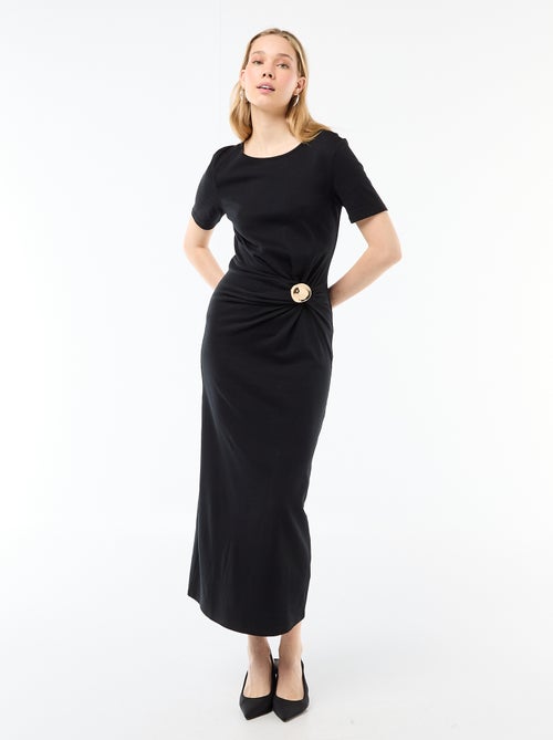 Vestido comprido com corte drapeado e detalhe de bijuteria - Kiabi