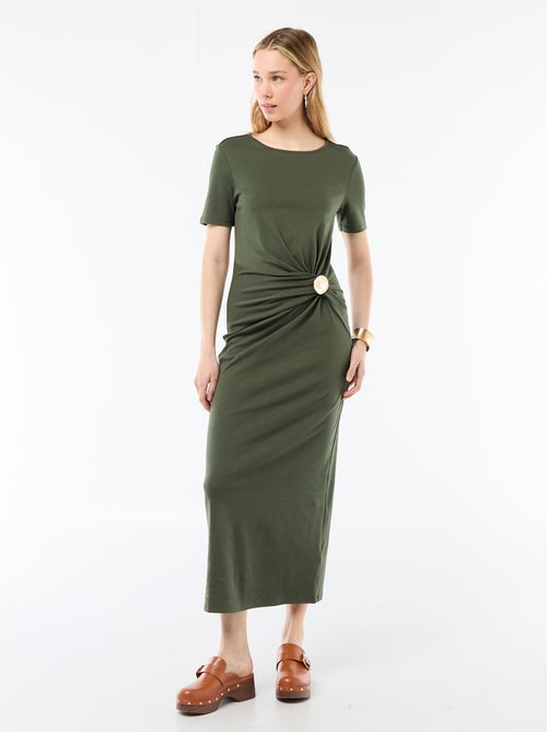 Vestido comprido com corte drapeado e detalhe de bijuteria - Kiabi