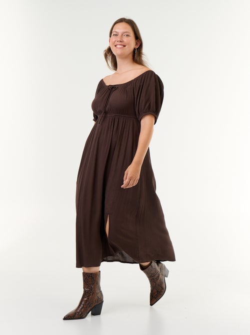 Vestido comprido com decote bardot - Kiabi