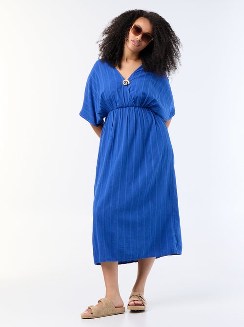 Vestido comprido com decote cruzado e joia fantasia - Kiabi
