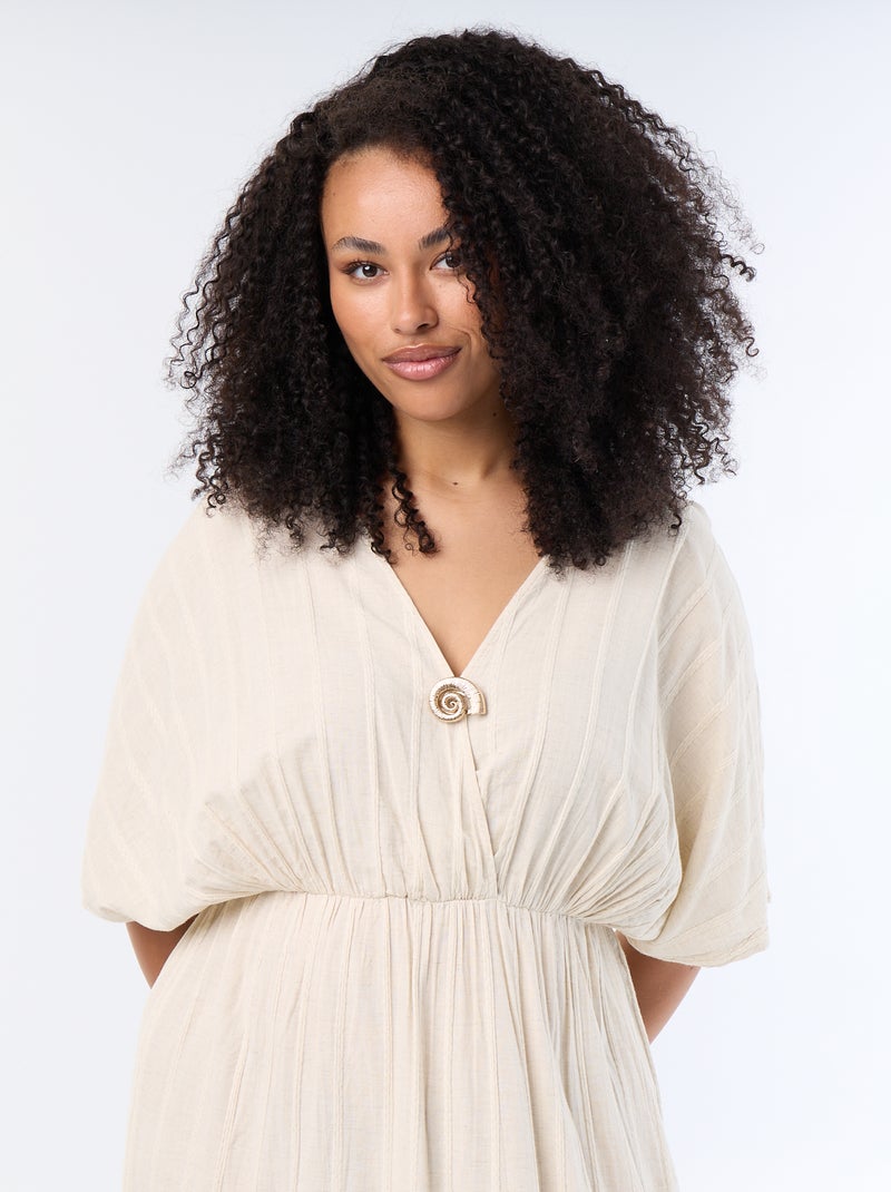 Vestido comprido com decote cruzado e joia fantasia Bege - Kiabi