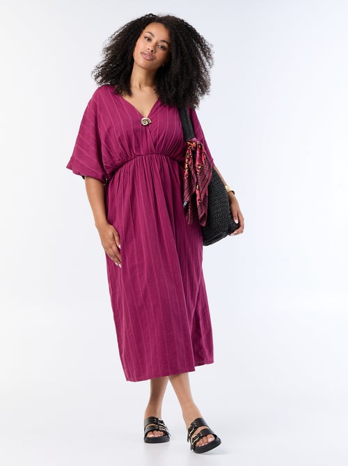 Vestido comprido com decote cruzado e joia fantasia - Kiabi