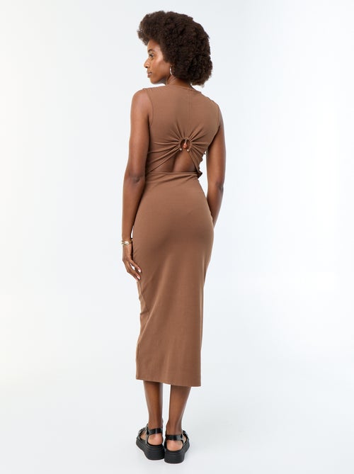 Vestido comprido com decote nas costas e bijuteria - Kiabi