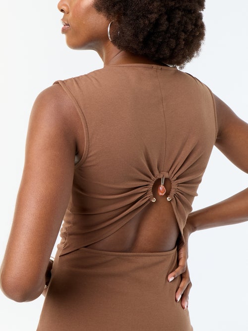 Vestido comprido com decote nas costas e bijuteria - Kiabi