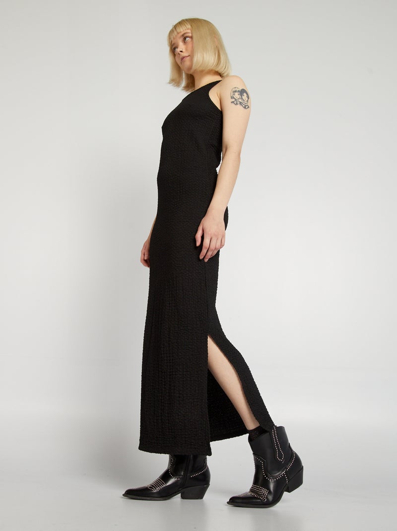 Vestido comprido com gola redonda em malha plissada Preto - Kiabi