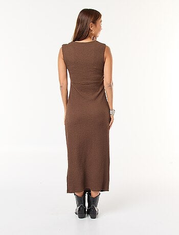 Vestido comprido texturizado com cava americana
