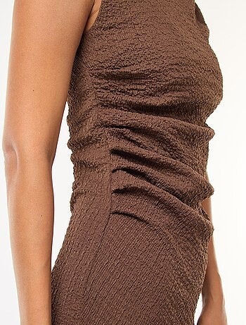 Vestido comprido texturizado com cava americana