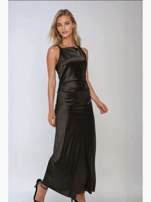 Vestido comprido de cetim hiccup - Kiabi Vestido comprido de cetim hiccup - Kiabi