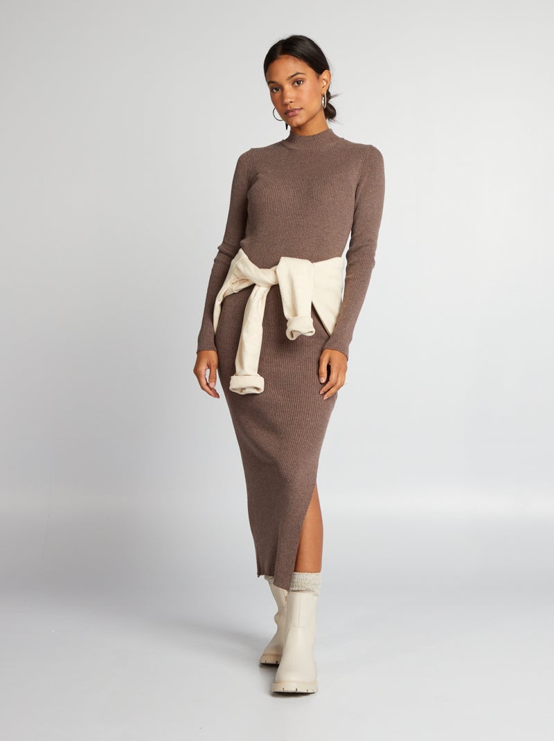 Vestido comprido de malha canelada CASTANHO - Kiabi