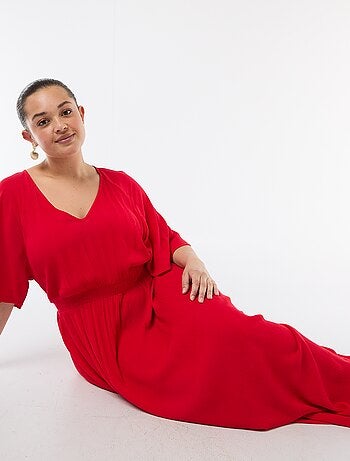 Vestido comprido de manga curta em material crepe