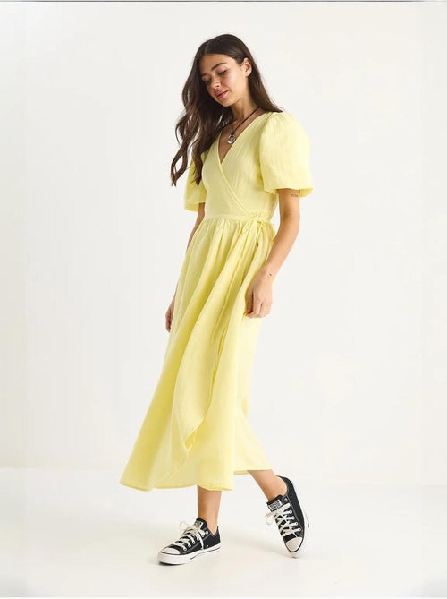 Vestido comprido de musselina com fecho cruzado e mangas abalonadas lucci - Kiabi Vestido comprido de musselina com fecho cruzado e mangas abalonadas lucci - Kiabi