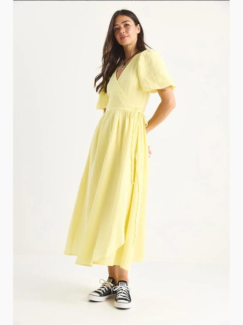 Vestido comprido de musselina com fecho cruzado e mangas abalonadas lucci - Kiabi Vestido comprido de musselina com fecho cruzado e mangas abalonadas lucci - Kiabi