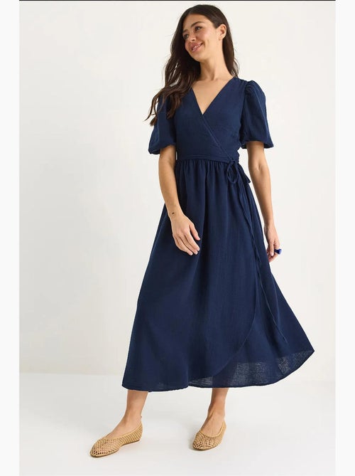 Vestido comprido de musselina com fecho cruzado e mangas abalonadas lucci - Kiabi Vestido comprido de musselina com fecho cruzado e mangas abalonadas lucci - Kiabi