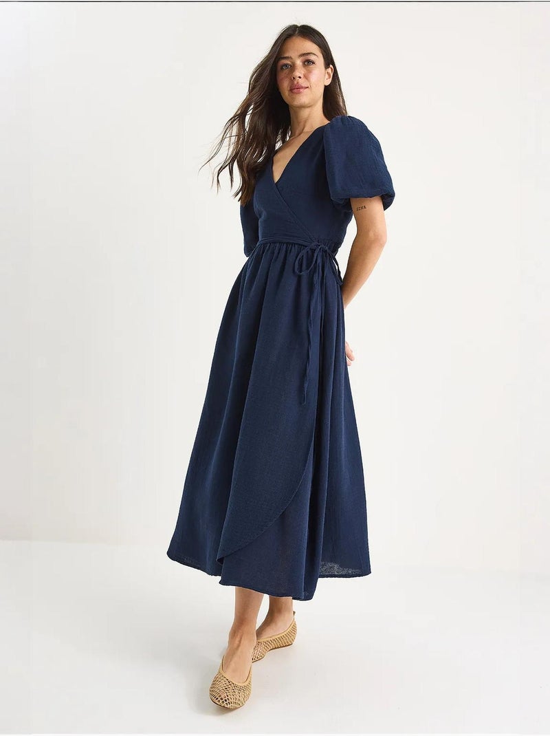 Vestido comprido de musselina com fecho cruzado e mangas abalonadas lucci Azul-marinho - Kiabi
