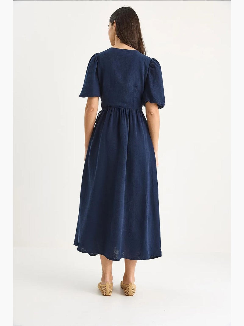 Vestido comprido de musselina com fecho cruzado e mangas abalonadas lucci Azul-marinho - Kiabi