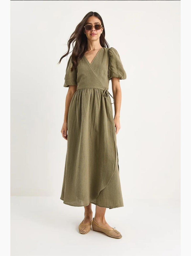 Vestido comprido de musselina com fecho cruzado e mangas abalonadas lucci Cáqui - Kiabi