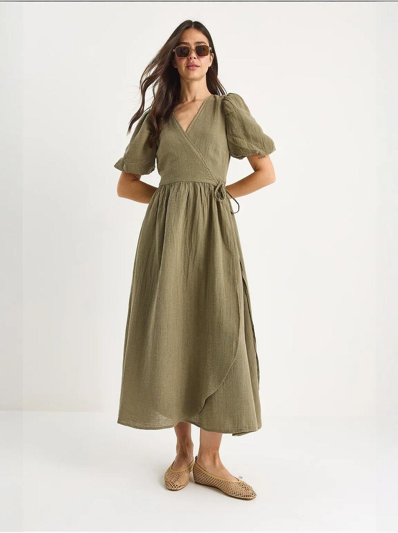 Vestido comprido de musselina com fecho cruzado e mangas abalonadas lucci Cáqui - Kiabi