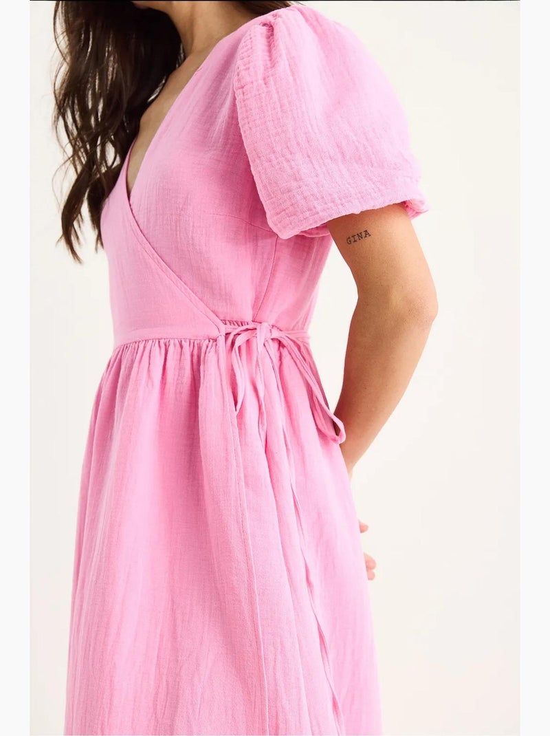 Vestido comprido de musselina com fecho cruzado e mangas abalonadas lucci Rosa-fluo/Solinotes - Kiabi