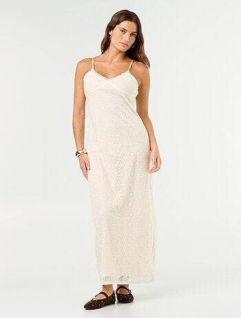 Vestido comprido de renda com alças finas