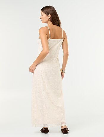 Vestido comprido de renda com alças finas