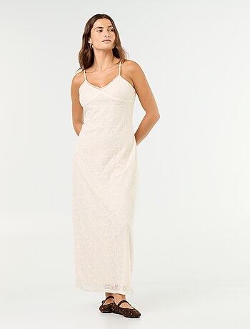 Vestido comprido de renda com alças finas