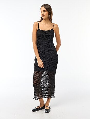 Vestido comprido de renda com alças finas