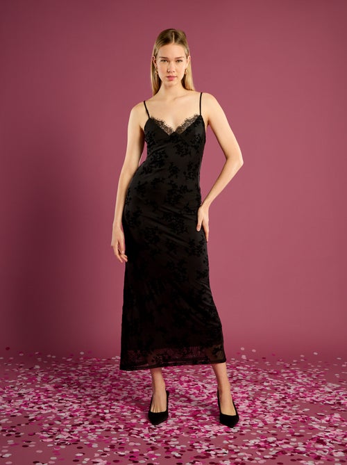 Vestido comprido de renda com padrão floral - Kiabi