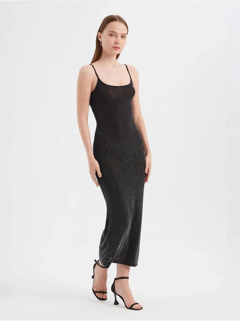 Vestido comprido de tecido liso com alças finas Preto - Kiabi