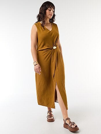 Vestido comprido drapeado com bijuteria