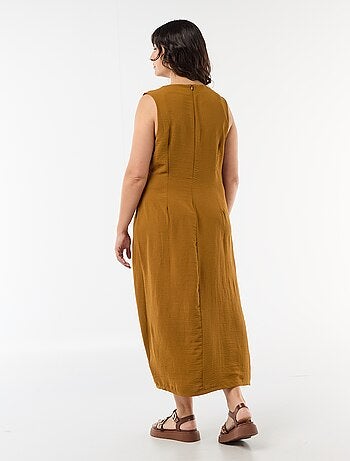 Vestido comprido drapeado com bijuteria