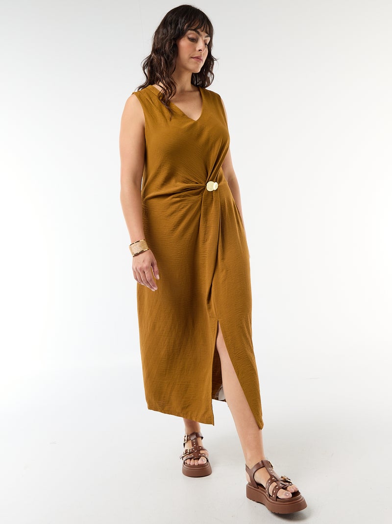 Vestido comprido drapeado com bijuteria Castanho - Kiabi