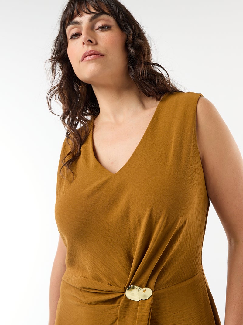 Vestido comprido drapeado com bijuteria Castanho - Kiabi