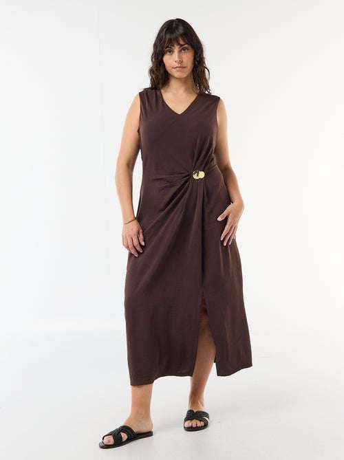 Vestido comprido drapeado com bijuteria - Kiabi