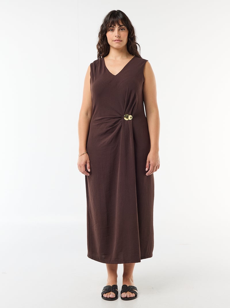 Vestido comprido drapeado com bijuteria Castanho - Kiabi