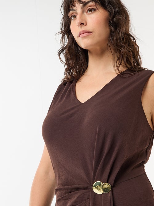 Vestido comprido drapeado com bijuteria - Kiabi