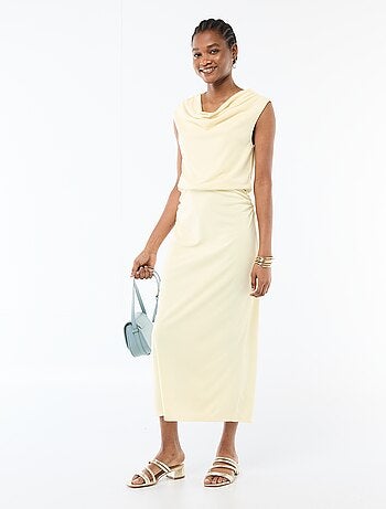 Vestido comprido drapeado com gola cowl