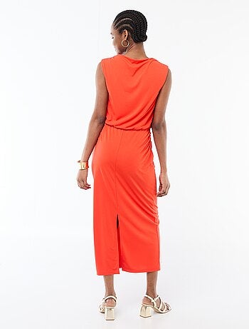 Vestido comprido drapeado com gola cowl