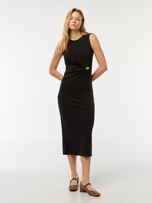 Vestido comprido drapeado com joia - Kiabi