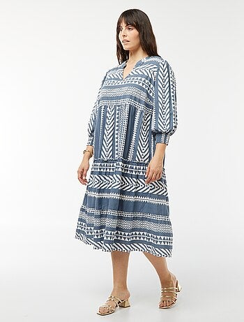 Vestido comprido em camadas e com motivos
