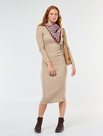 Vestido comprido em malha macia com mangas compridas