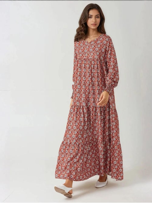 Vestido comprido em viscose com gola redonda estampado hiccup - Kiabi Vestido comprido em viscose com gola redonda estampado hiccup - Kiabi