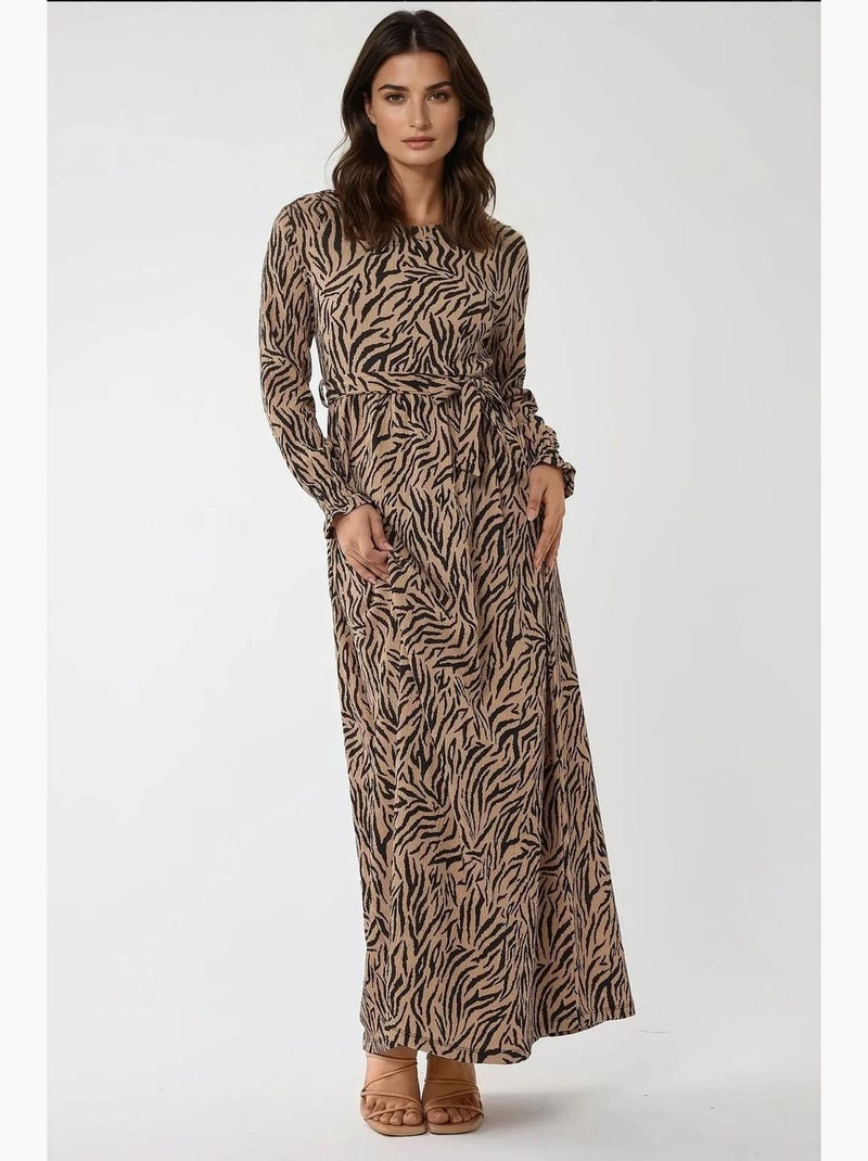 Vestido comprido estampado com gola redonda e cinto hiccup Camelo - Kiabi