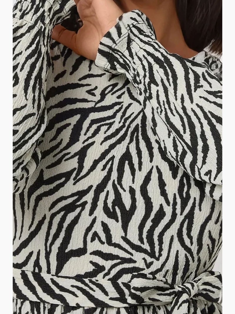 Vestido comprido estampado com gola redonda e cinto hiccup Marfim - Kiabi