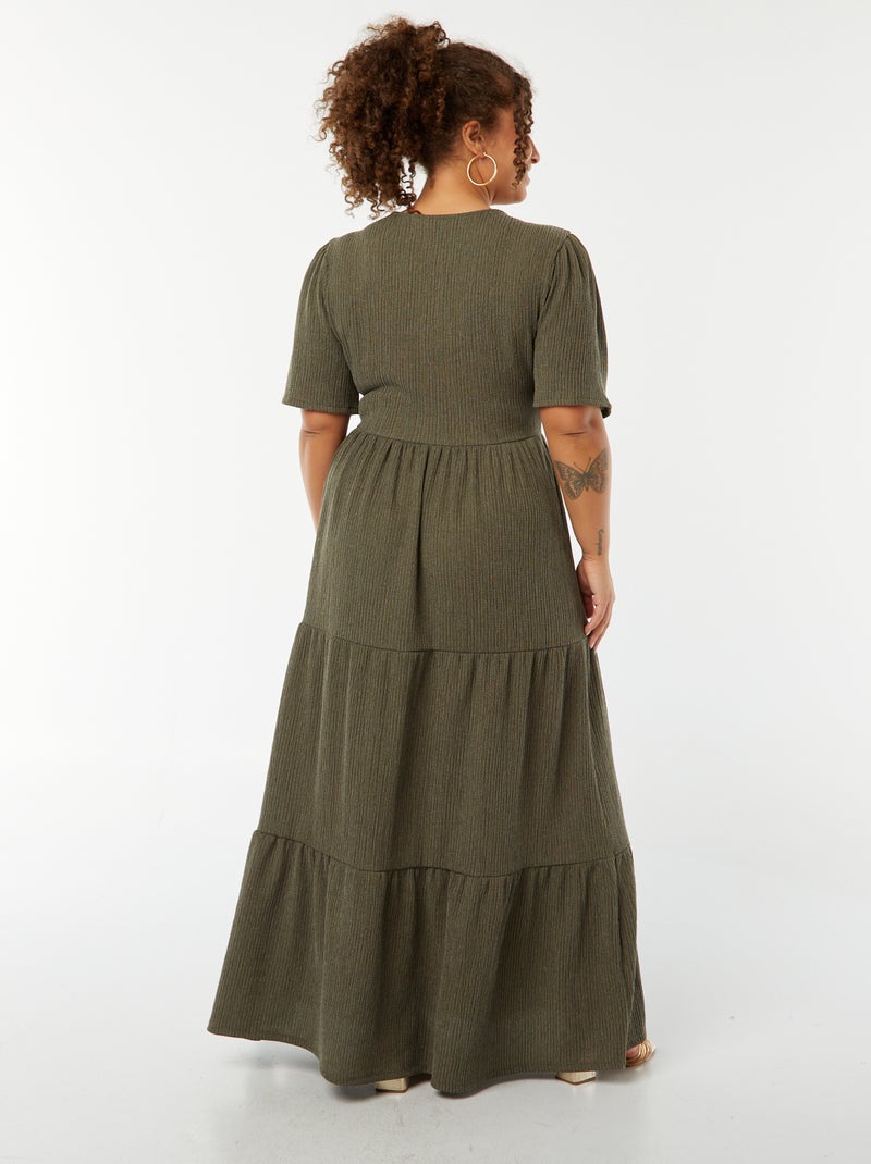 Vestido comprido gofrado com mangas curtas e gola trespassada Caqui - Kiabi