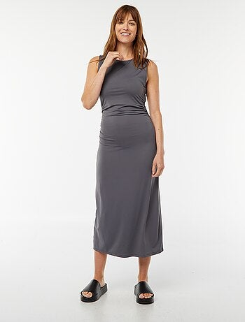 Vestido comprido liso com costas à mostra