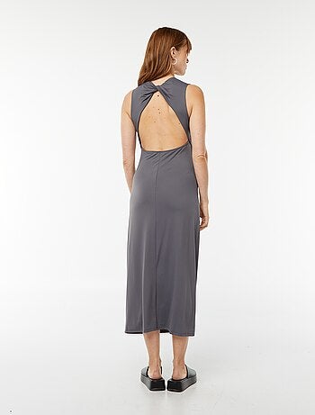 Vestido comprido liso com costas à mostra