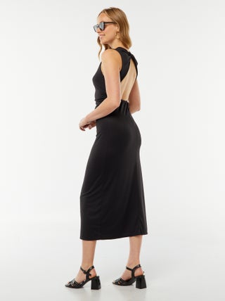 Vestido comprido liso com costas à mostra