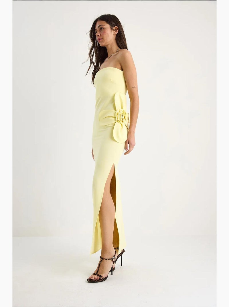 Vestido comprido sem alças com detalhe de racha e acessório de flores lucci Amarelo-limão - Kiabi